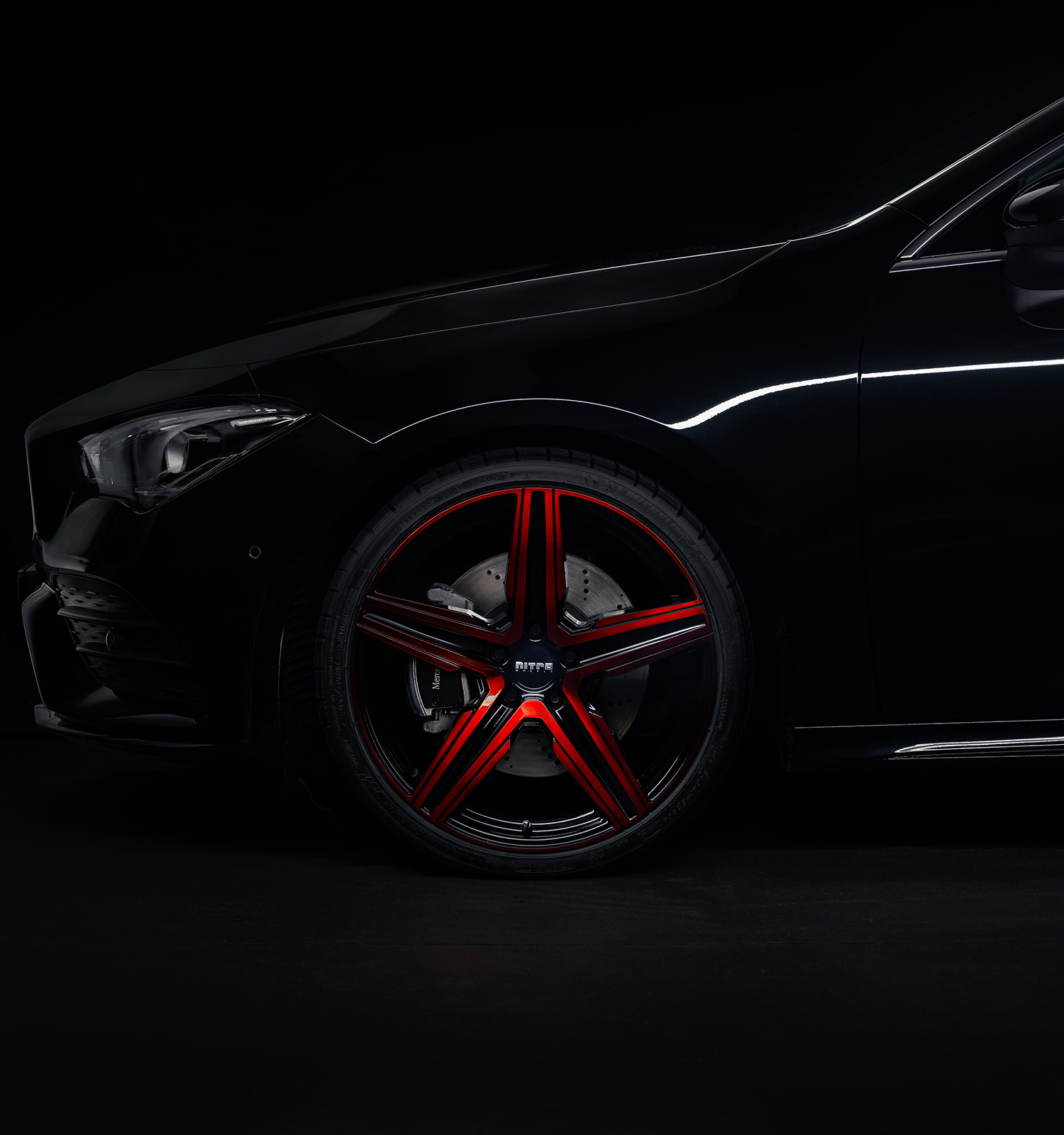 Mercedes-Benz CLA - Nitro Spark G.Blk/Red